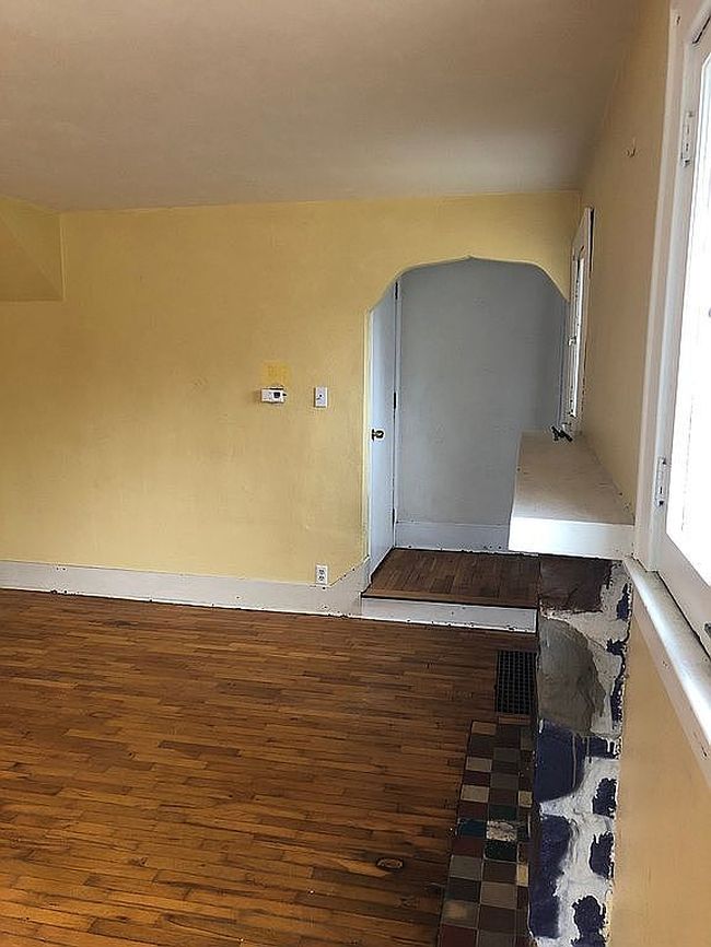 Photo of 524 W Lake Lansing Rd, East Lansing, MI