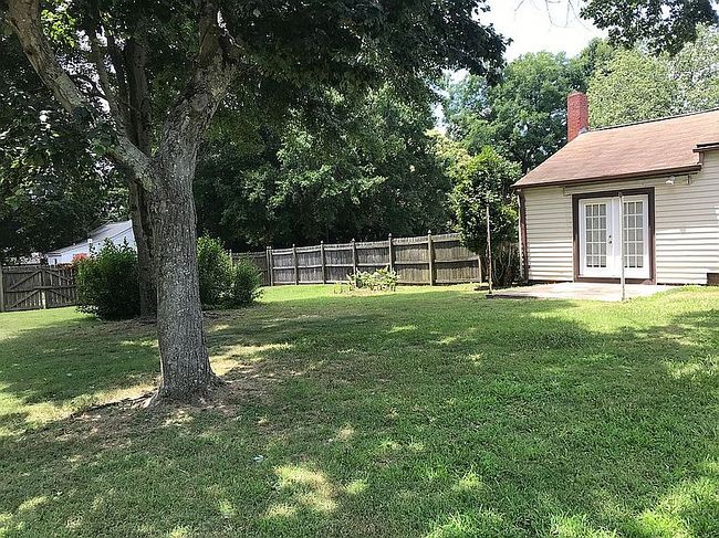 Additional photo 2 of property located at 107 River Dr