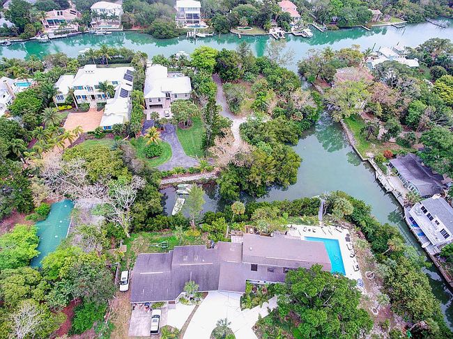 Photo of 300 Garden Ln, Sarasota, FL