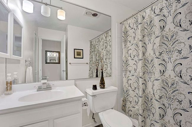 Photo of 725 W Huntington Commons Rd Apt 416, Mount Prospect, IL