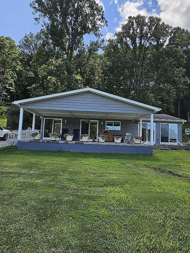Photo of 848 Crystal Lake Rd, West Union, WV