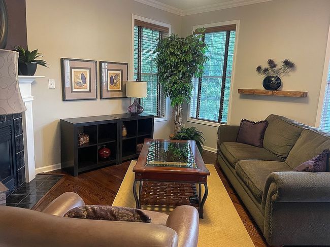 Additional photo 2 of property located at 353 Autumn Dr