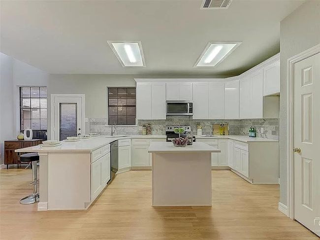 Additional photo 1 of property located at 17018 Vinland Dr