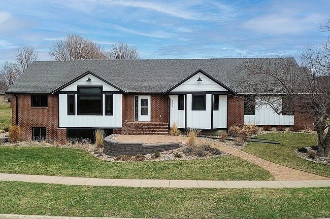 Image of 102 W Veterans Dr