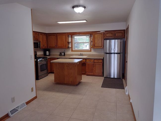 Photo of 8 Highland Ct, Stillman Valley, IL