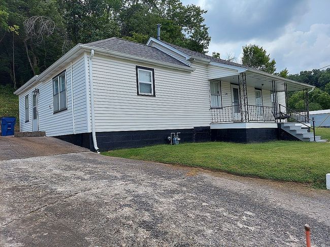Image of 207 N 1st St