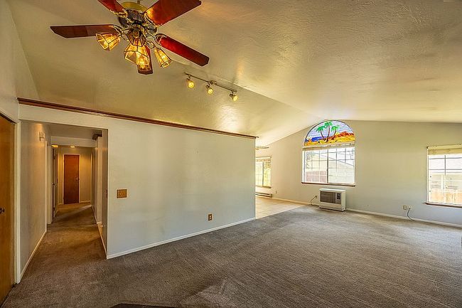 Photo of 703 Glen Mar Dr, Mount Shasta, CA