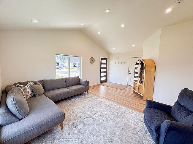 Image of 200 W Oak St