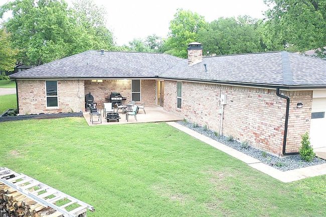 Additional photo 3 of property located at 209 Lakehill Dr