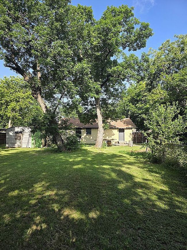Photo of 2526 Pleasant Dr, Dallas, TX