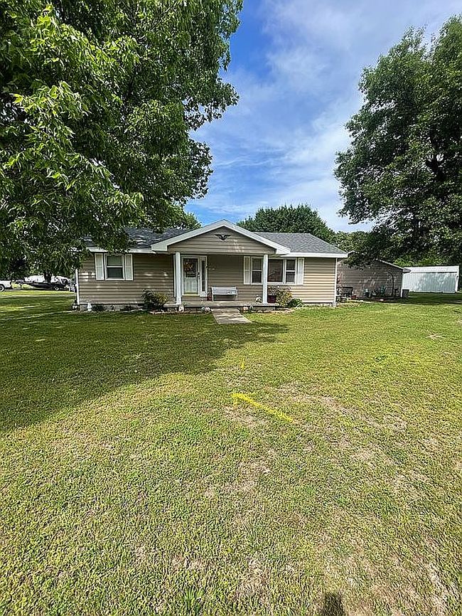 Image of 301 E Walnut St