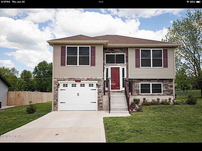 Photo of 105 E Carman Rd, El Dorado Springs, MO
