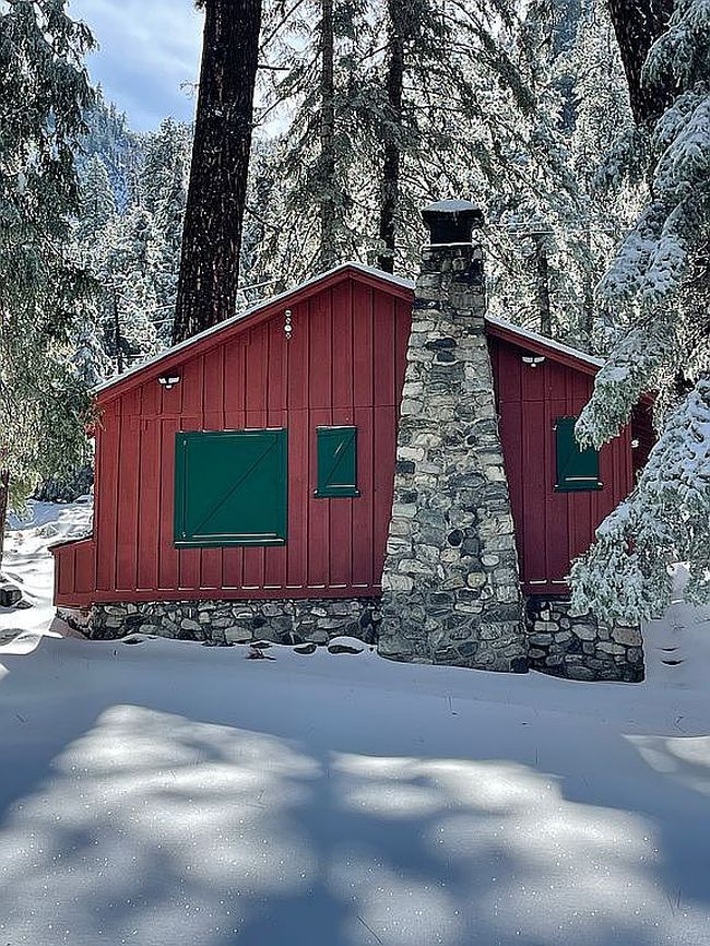 Photo of 9555 Falls Rd, Forest Falls, CA