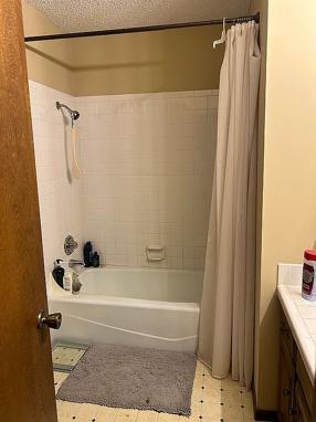 Additional photo 4 of property located at 1401 S Surrey Dr