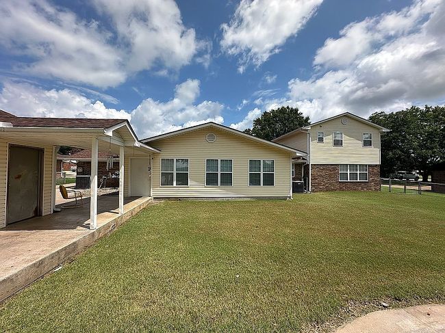 Photo of 105 Dogwood Ave, Poteau, OK