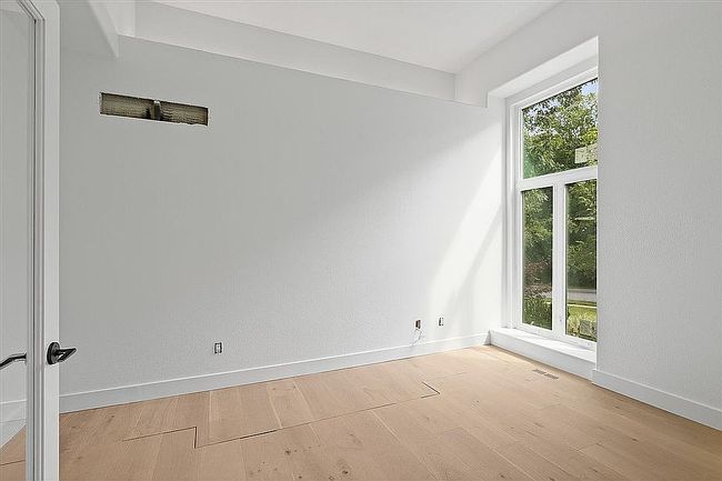Photo of 5610 Spinnaker Point, Parkville, MO