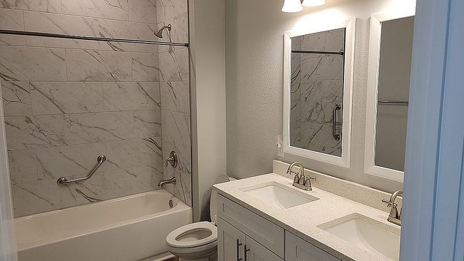 Image of 150 Bradford Ct