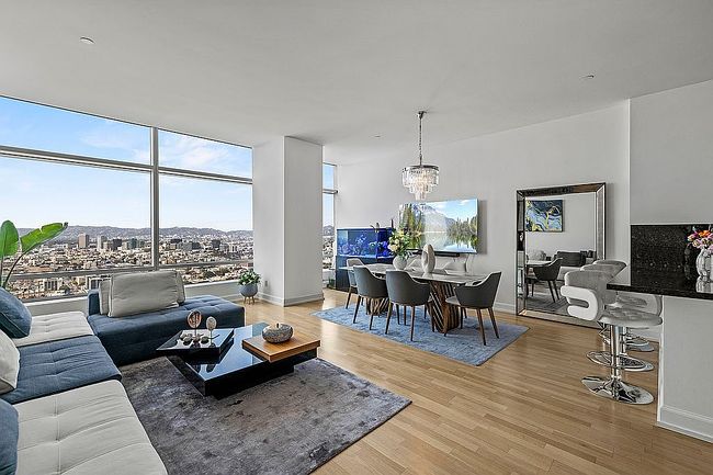 Photo of 900 W Olympic Blvd Floor 40