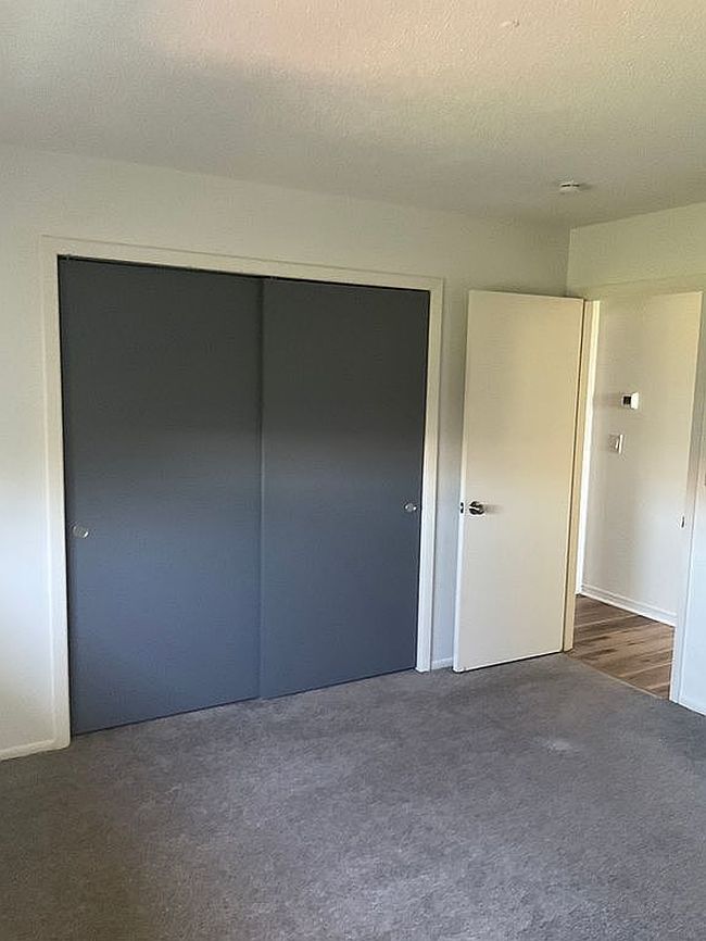 Preview of property located at 6906 Curtiss Ave