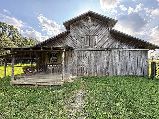 Image of 2585 Crossland Rd