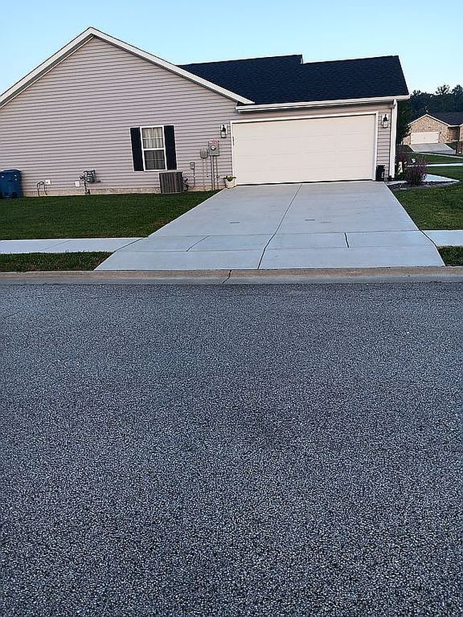 Photo of 40A Field Crossing Dr, Highland, IL