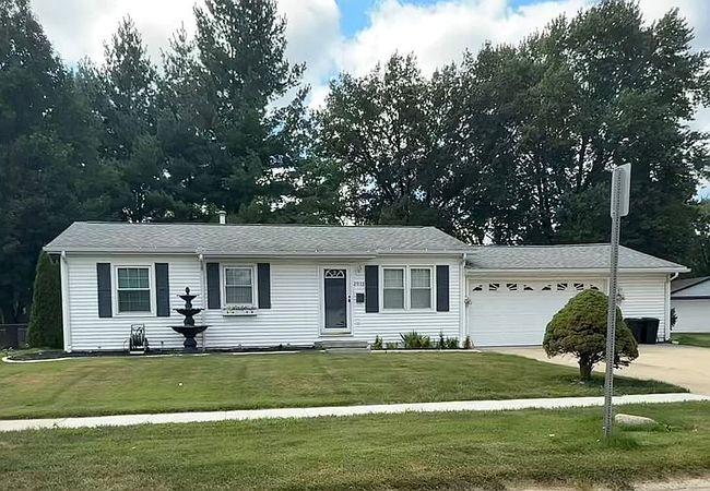 Photo of 2033 Henley Rd