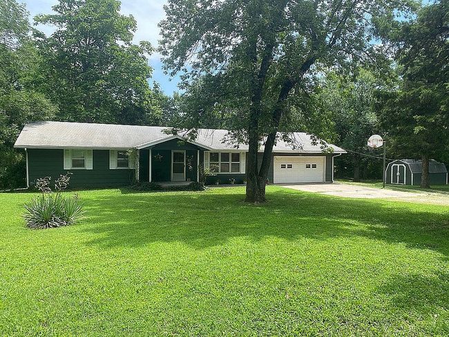 Photo of 608 S Ridge St, Yates Center, KS