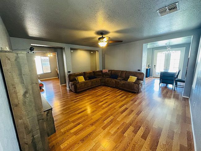 Additional photo 2 of property located at 403 W Calle La Bolita