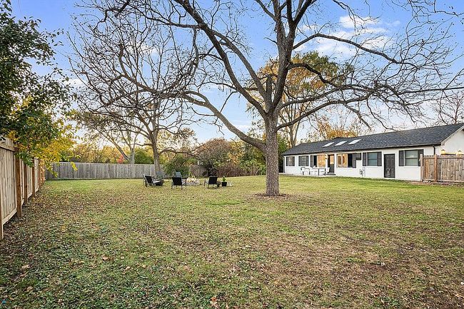 Image of 3825 Maple Ave