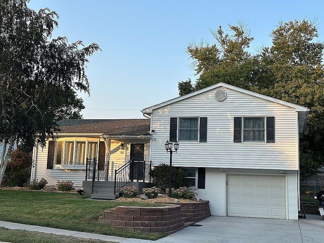 23 Wenwood Cir, Council Bluffs, IA