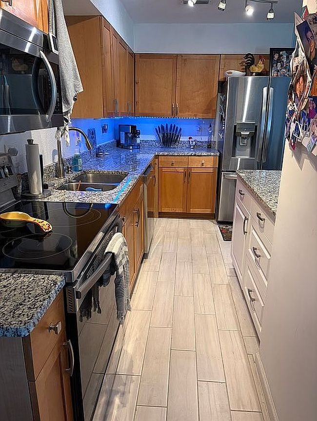 Additional photo 1 of property located at 149 Seahorse Dr Se Unit B