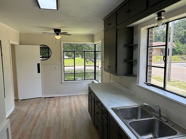 Image of 1122 Pecan St