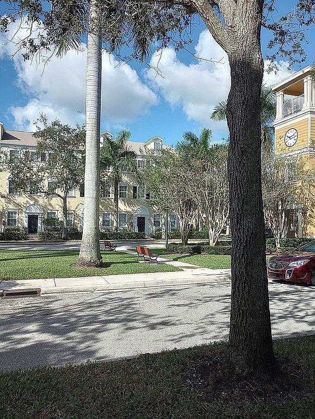 Image of 117 E Royal Palm Cir Apt 103