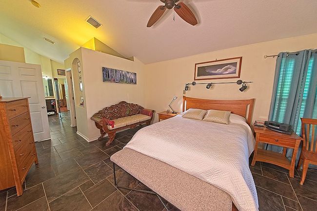 Photo of 530 Somerhill Dr Ne, Saint Petersburg, FL