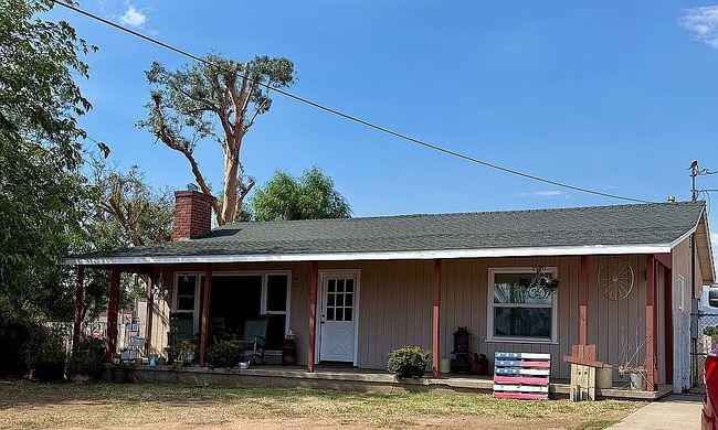Photo of 360 E Avenue L