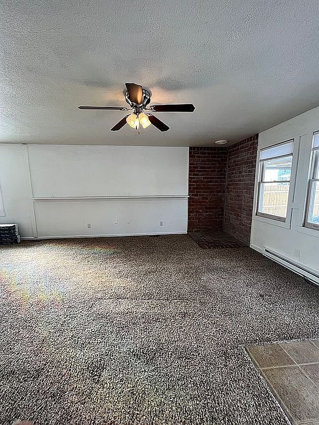 Image of 252 W Commercial St