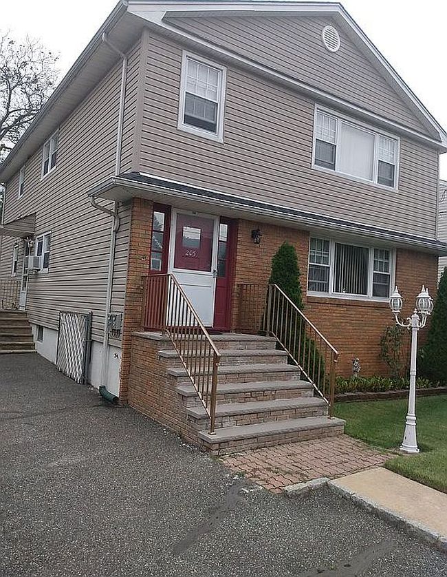 Photo of 205 Rowland Ave