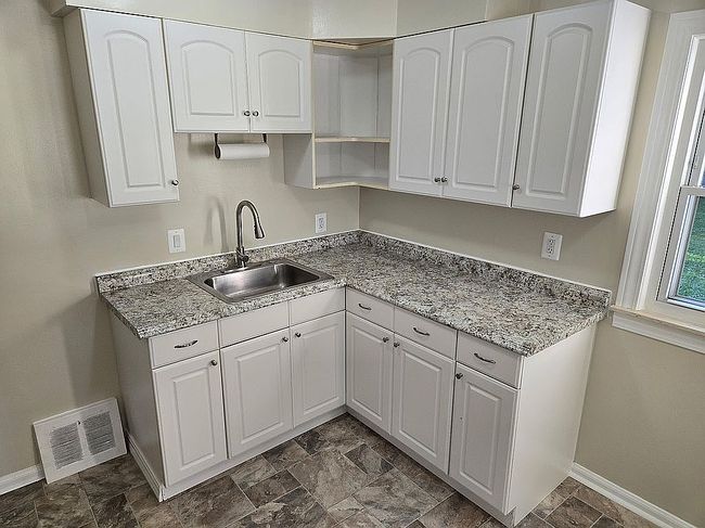 Photo of 8219 Maxwell Ave, Warren, MI