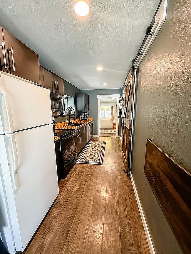 Additional photo 3 of property located at 705 W 2nd St