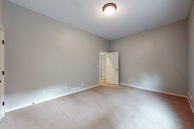 Photo of 3030 Old Orchard Rd Ne, Cedar Rapids, IA