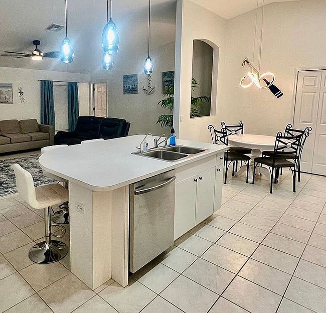 Additional photo 1 of property located at 1142 Sw 31st Ter