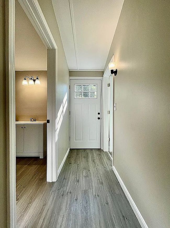 Photo of 103 Forest Rd, Lyndeborough, NH