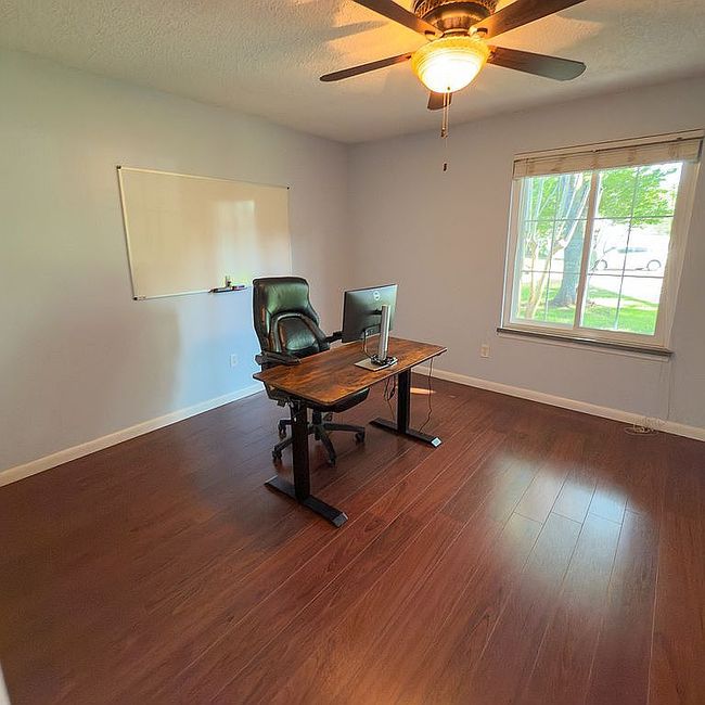Image of 582 Aquatic Dr