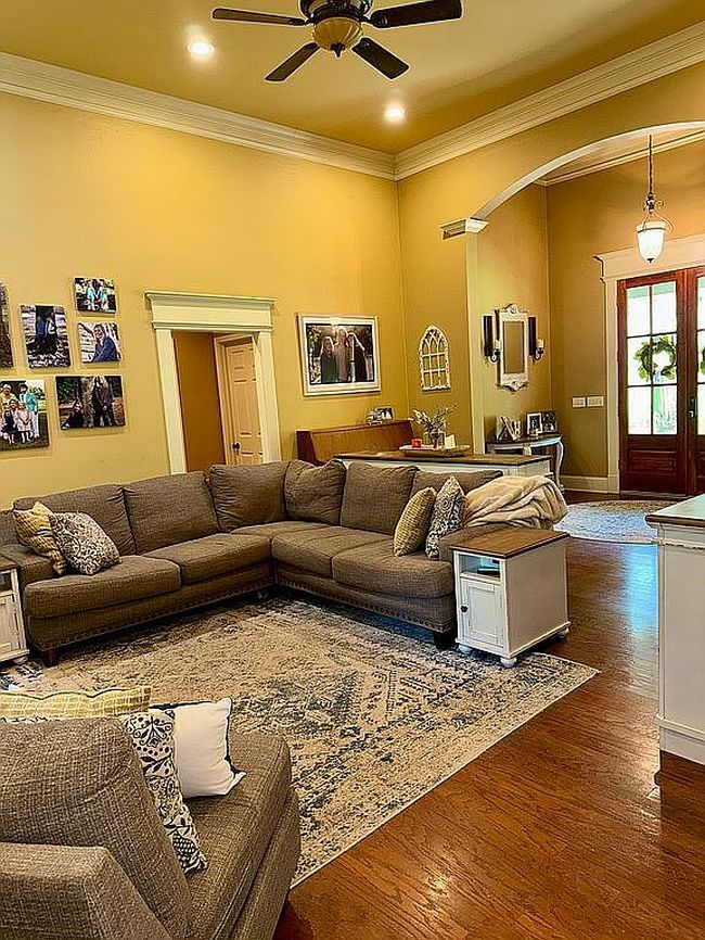Image of 170 Parkway Sq