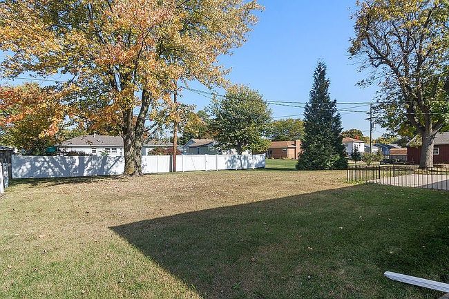 Photo of 716 E Stewart Dr, Rensselaer, IN