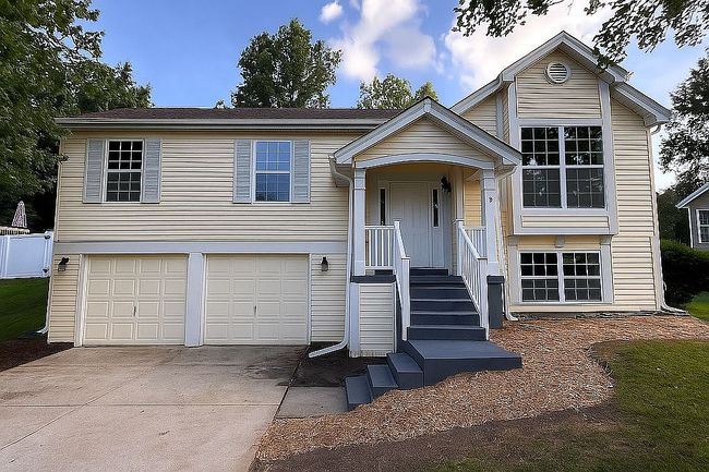 Photo of 4589 Clearbrook Dr, Saint Charles, MO