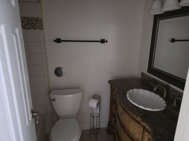 Image of 1963 W Greenleaf Ave Apt B