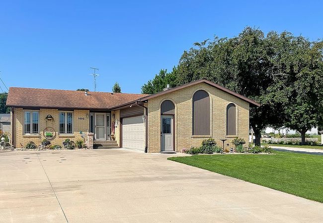 Photo of 1403 1st Ave E, Dyersville, IA