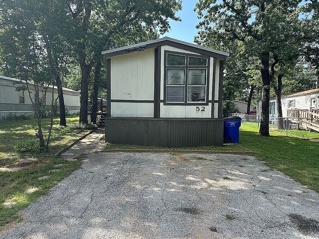 Photo of 52 Thousand Oaks Dr, Mansfield, TX