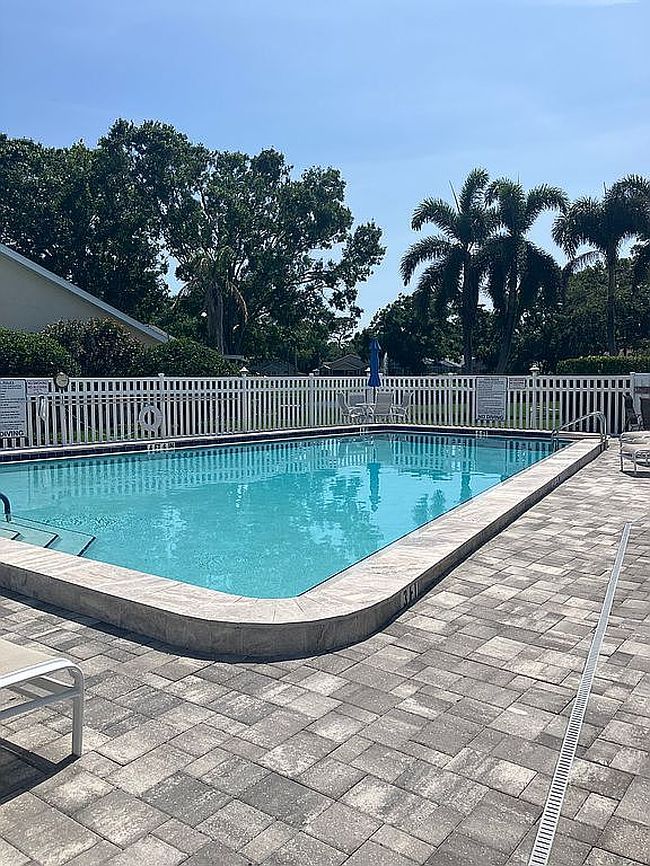 Image of 7498 Eleanor Cir